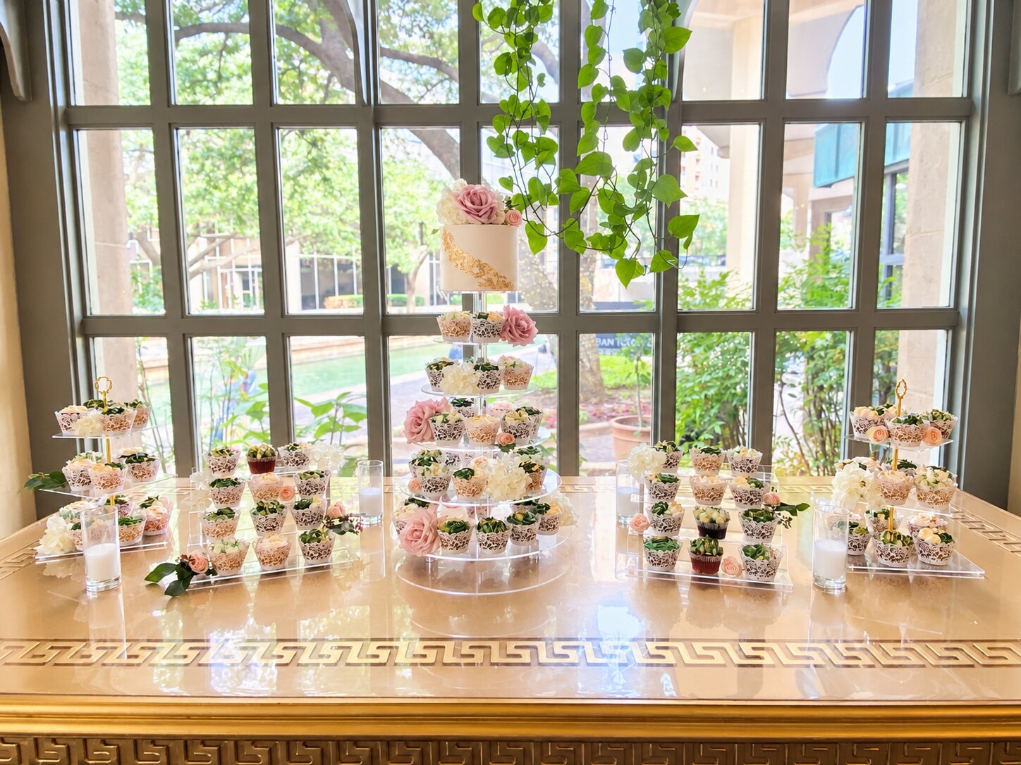 Ritalicious wedding cake